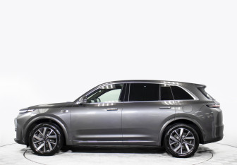 Подержанный автомобиль LiXiang L7 2023 года (8 фото)