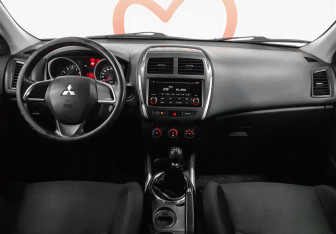 Подержанный автомобиль Mitsubishi ASX 2013 года (8 фото)