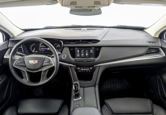 Подержанный автомобиль Cadillac XT5 2016 года (15 фото)