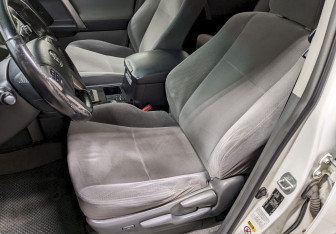 Подержанный автомобиль Toyota Land Cruiser Prado 2012 года (15 фото)