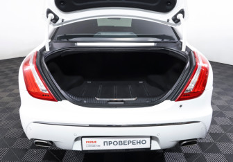 Подержанный автомобиль Jaguar XJ 2012 года (9 фото)