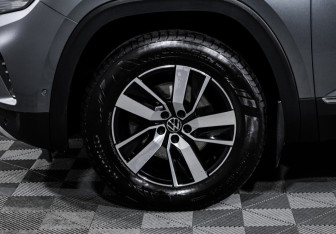 Подержанный автомобиль Volkswagen Teramont 2021 года (15 фото)