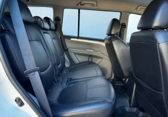 Подержанный автомобиль Mitsubishi Pajero Sport 2012 года (11 фото)