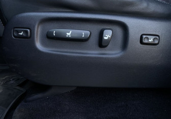 Подержанный автомобиль Lexus LX 2014 года (26 фото)