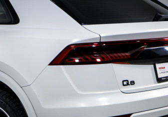 Подержанный автомобиль Audi Q8 2018 года (16 фото)
