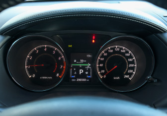 Подержанный автомобиль Citroen C-Crosser 2010 года (12 фото)