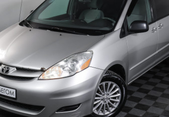 Подержанный автомобиль Toyota Sienna 2006 года (23 фото)
