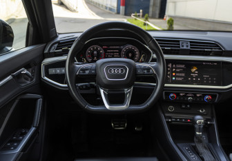 Подержанный автомобиль Audi Q3 2024 года (10 фото)