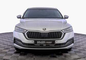 Подержанный автомобиль Skoda Octavia Liftback 2021 года (2 фото)