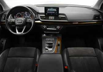 Подержанный автомобиль Audi Q5 2017 года (8 фото)