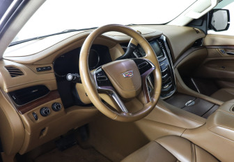 Подержанный автомобиль Cadillac Escalade Suv 2016 года (7 фото)