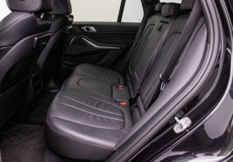 Подержанный автомобиль BMW X5 2020 года (11 фото)