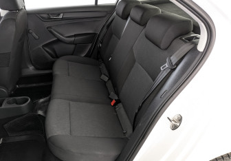 Подержанный автомобиль Skoda Rapid Liftback 2018 года (17 фото)