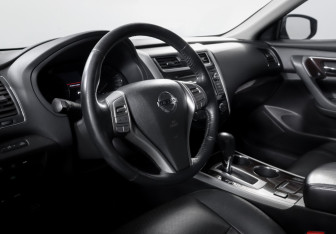 Подержанный автомобиль Nissan Teana 2014 года (14 фото)