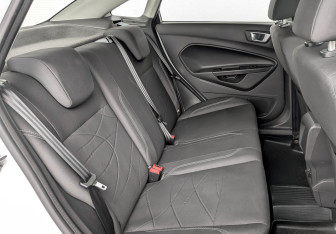 Подержанный автомобиль Ford Fiesta Sedan 2015 года (11 фото)