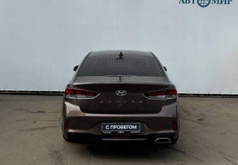 Подержанный автомобиль Hyundai Sonata 2017 года (6 фото)