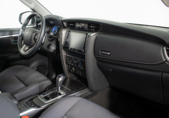 Подержанный автомобиль Toyota Fortuner 2021 года (9 фото)