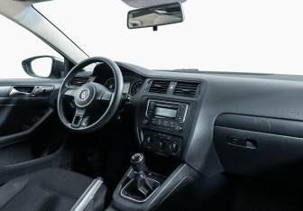 Подержанный автомобиль Volkswagen Jetta Sedan 2014 года (5 фото)