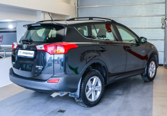 Подержанный автомобиль Toyota RAV4 2012 года (4 фото)