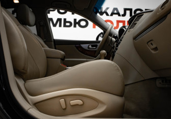 Подержанный автомобиль Infiniti FX 2013 года (30 фото)