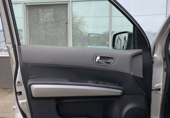 Подержанный автомобиль Nissan X-Trail 2008 года (17 фото)