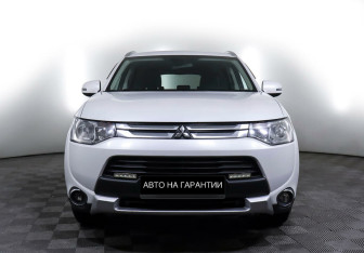 Подержанный автомобиль Mitsubishi Outlander 2014 года (2 фото)