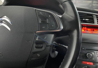 Подержанный автомобиль Citroen C4 Hatchback 2012 года (15 фото)