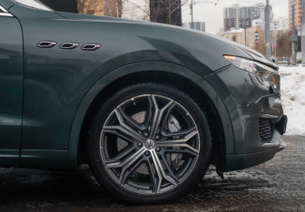 Подержанный автомобиль Maserati Levante 2021 года (39 фото)