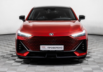 Подержанный автомобиль Changan UNI-V 2023 года (2 фото)