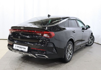 Подержанный автомобиль Kia K5 2021 года (4 фото)