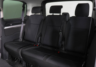 Подержанный автомобиль Peugeot Traveller 2018 года (13 фото)