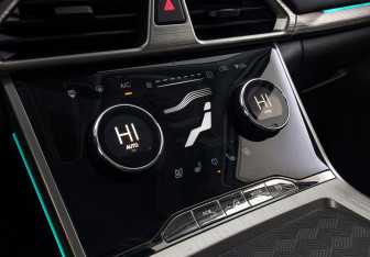 Подержанный автомобиль Exeed TXL 2023 года (26 фото)