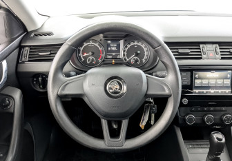 Подержанный автомобиль Skoda Octavia Liftback 2018 года (21 фото)