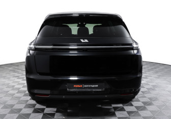 Подержанный автомобиль LiXiang L7 2024 года (6 фото)