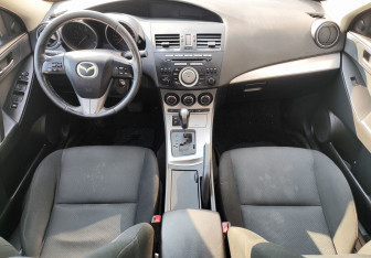 Подержанный автомобиль Mazda 3 Sedan 2011 года (10 фото)