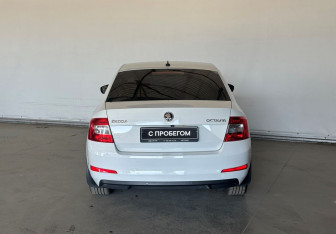 Подержанный автомобиль Skoda Octavia Liftback 2016 года (5 фото)