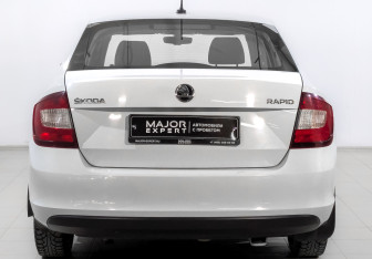 Подержанный автомобиль Skoda Rapid Liftback 2019 года (6 фото)