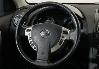 Подержанный автомобиль Nissan Qashqai 2010 года (14 фото)