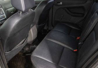 Подержанный автомобиль Ford Focus Hatchback 2007 года (11 фото)