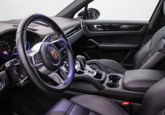 Подержанный автомобиль Porsche Cayenne 2021 года (10 фото)