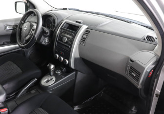 Подержанный автомобиль Nissan X-Trail 2008 года (10 фото)