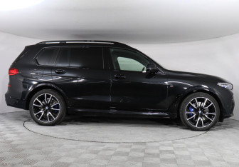 Подержанный автомобиль BMW X7 2021 года (6 фото)