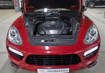 Подержанный автомобиль Porsche Cayenne 2013 года (9 фото)