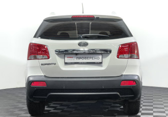 Подержанный автомобиль Kia Sorento 2012 года (6 фото)