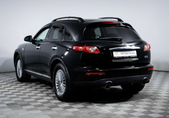 Подержанный автомобиль Infiniti FX 2007 года (7 фото)
