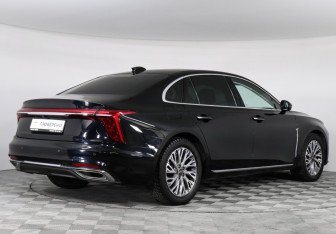 Подержанный автомобиль Hongqi H5 2024 года (5 фото)