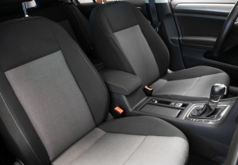 Подержанный автомобиль Volkswagen Golf Hatchback 2013 года (30 фото)
