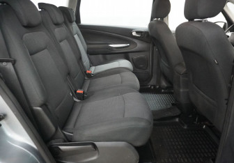 Подержанный автомобиль Ford S-MAX 2008 года (11 фото)