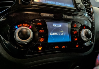 Подержанный автомобиль Nissan Juke 2017 года (21 фото)