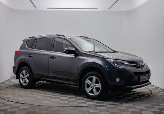 Подержанный автомобиль Toyota RAV4 2013 года (3 фото)